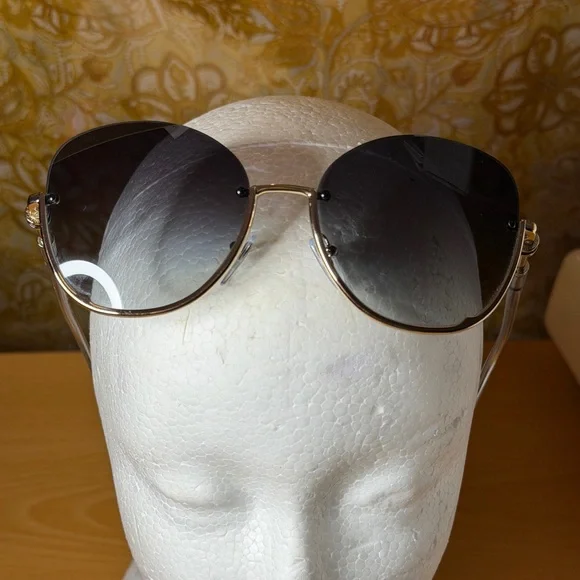 Woman’s BVLGARI 6123 designer Sunglasses. - Picture 4 of 16